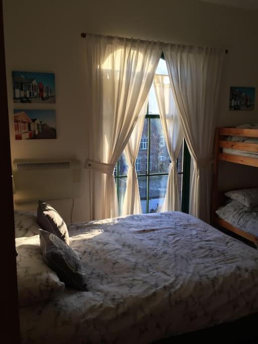 Converted Chapel Filey Floor To Ceiling Arch Window المظهر الخارجي الصورة