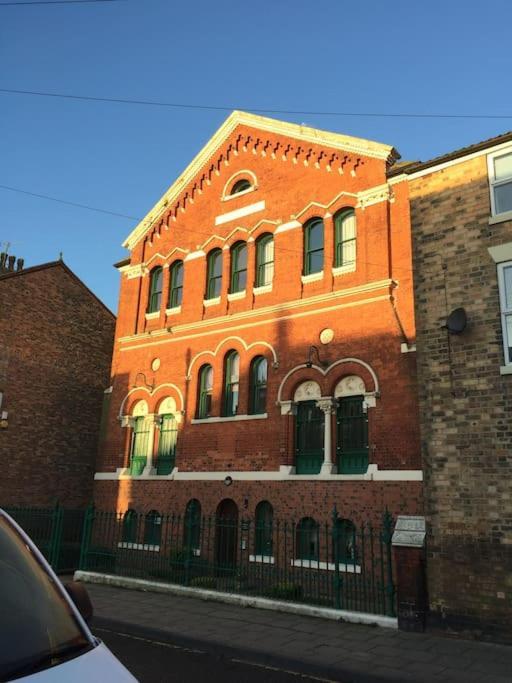 Converted Chapel Filey Floor To Ceiling Arch Window المظهر الخارجي الصورة