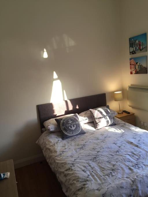 Converted Chapel Filey Floor To Ceiling Arch Window المظهر الخارجي الصورة